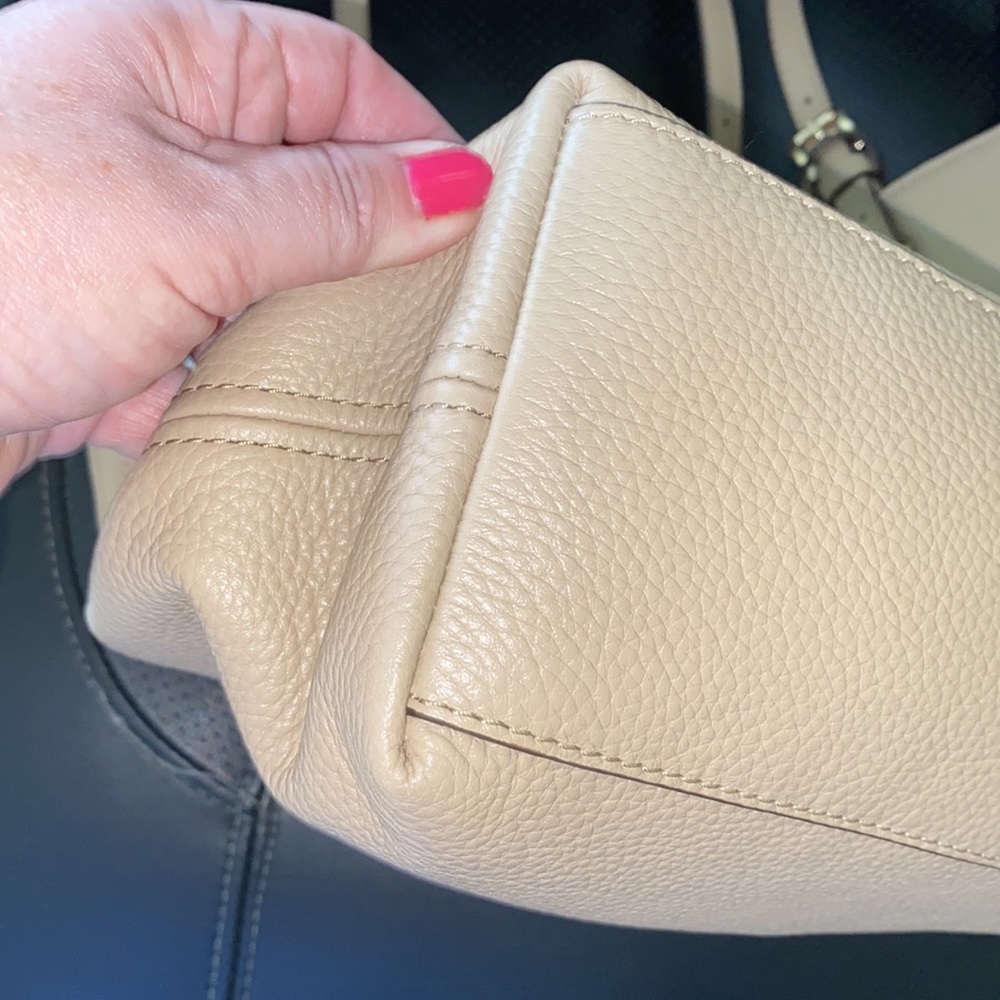 like new Michael Kors large Lenox tote bag in tan cream color “Bisque” - Picture 10 of 17